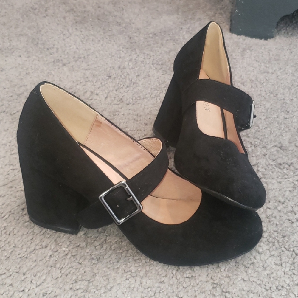NWOT Chelsea Crew Faux Black Suede Heels